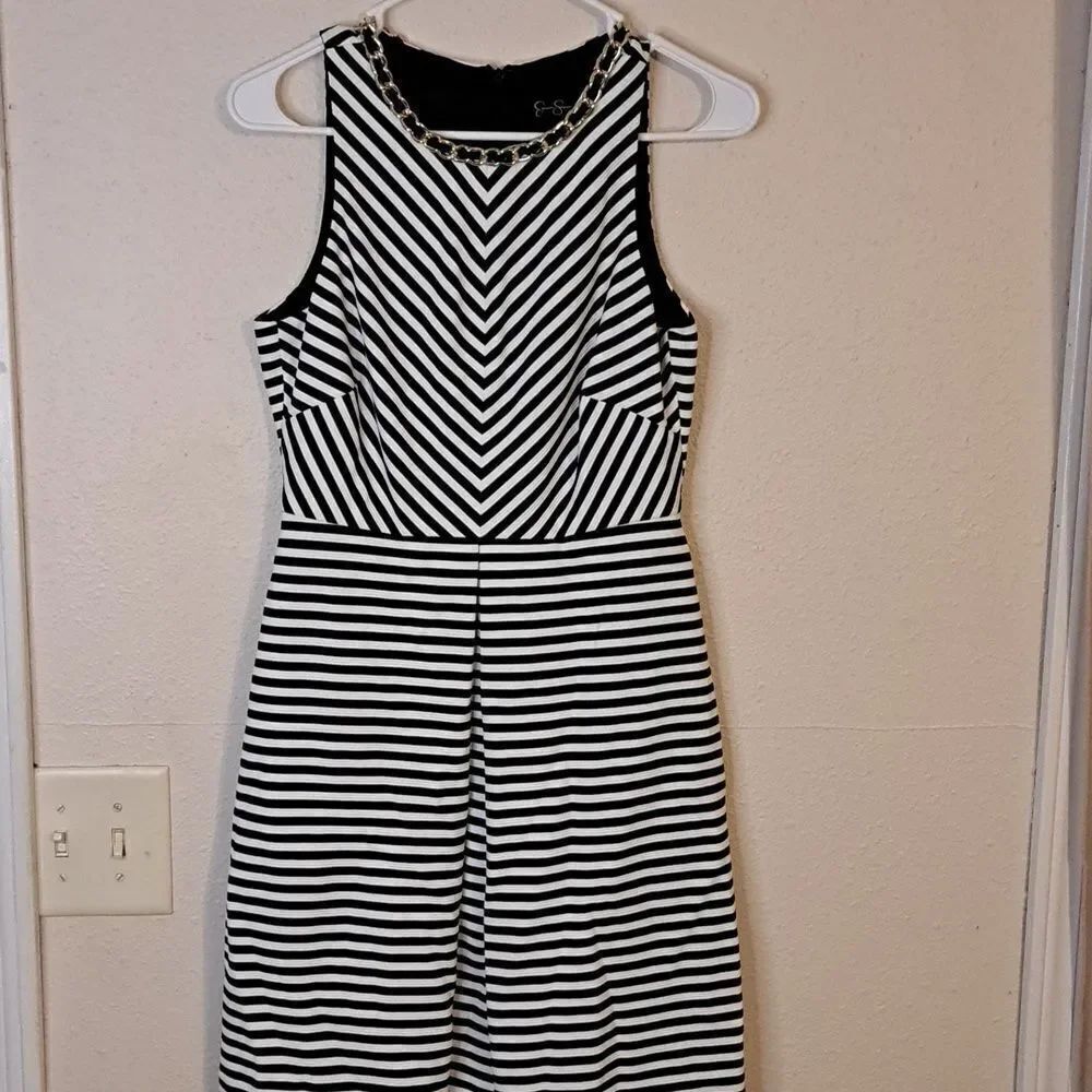 Jessica Simpson black and white striped dress size  4